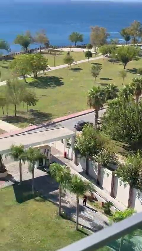 Antalya Yüksek Kat Balkondan Asansörlü İndirme Operasyonu